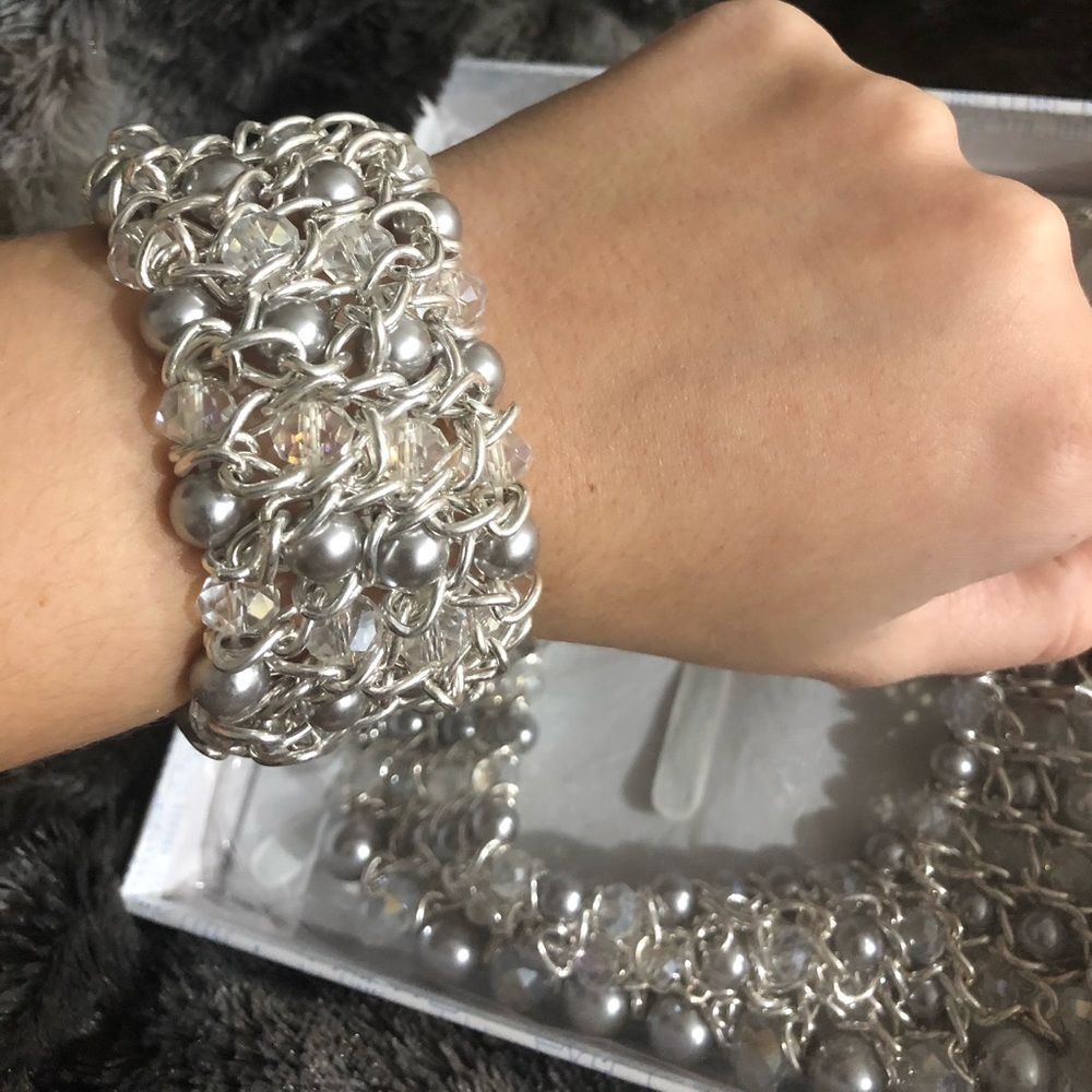 Necklace and bracelet set